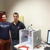 Des étudiants de GIM qui réalisent un projet avec la nouvelle imprimante 3D.